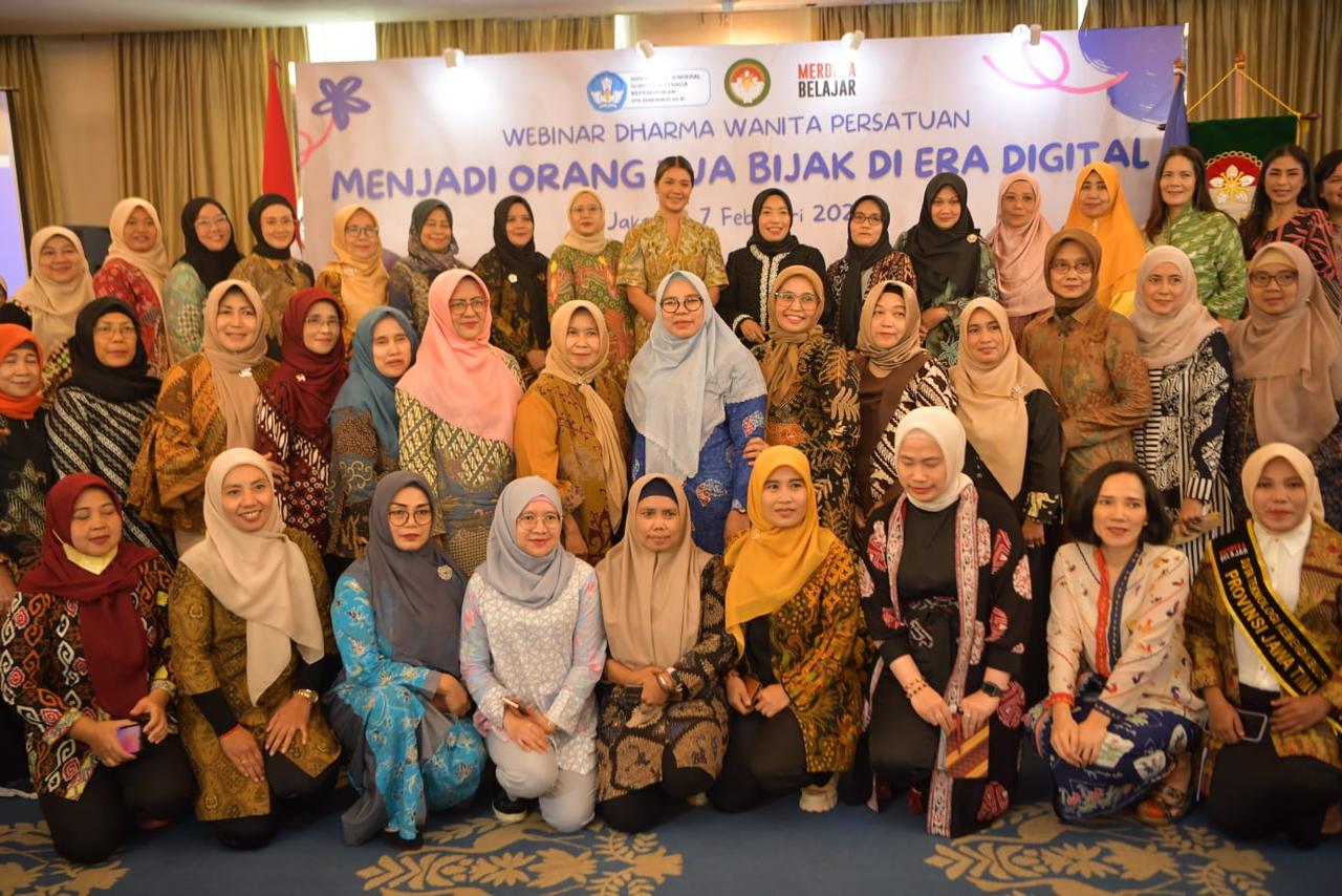 hadapi-era-digital-kemendikbudristek-optimalkan-peran-orang-tua-dan-guru-dalam-membimbing-anak