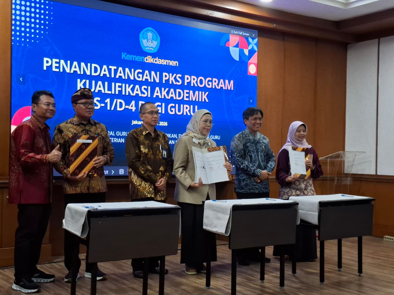 kemendikdasmen-gandeng-113-lptk-untuk-fasilitasi-17930-guru-lanjutkan-studi-s-1d-iv